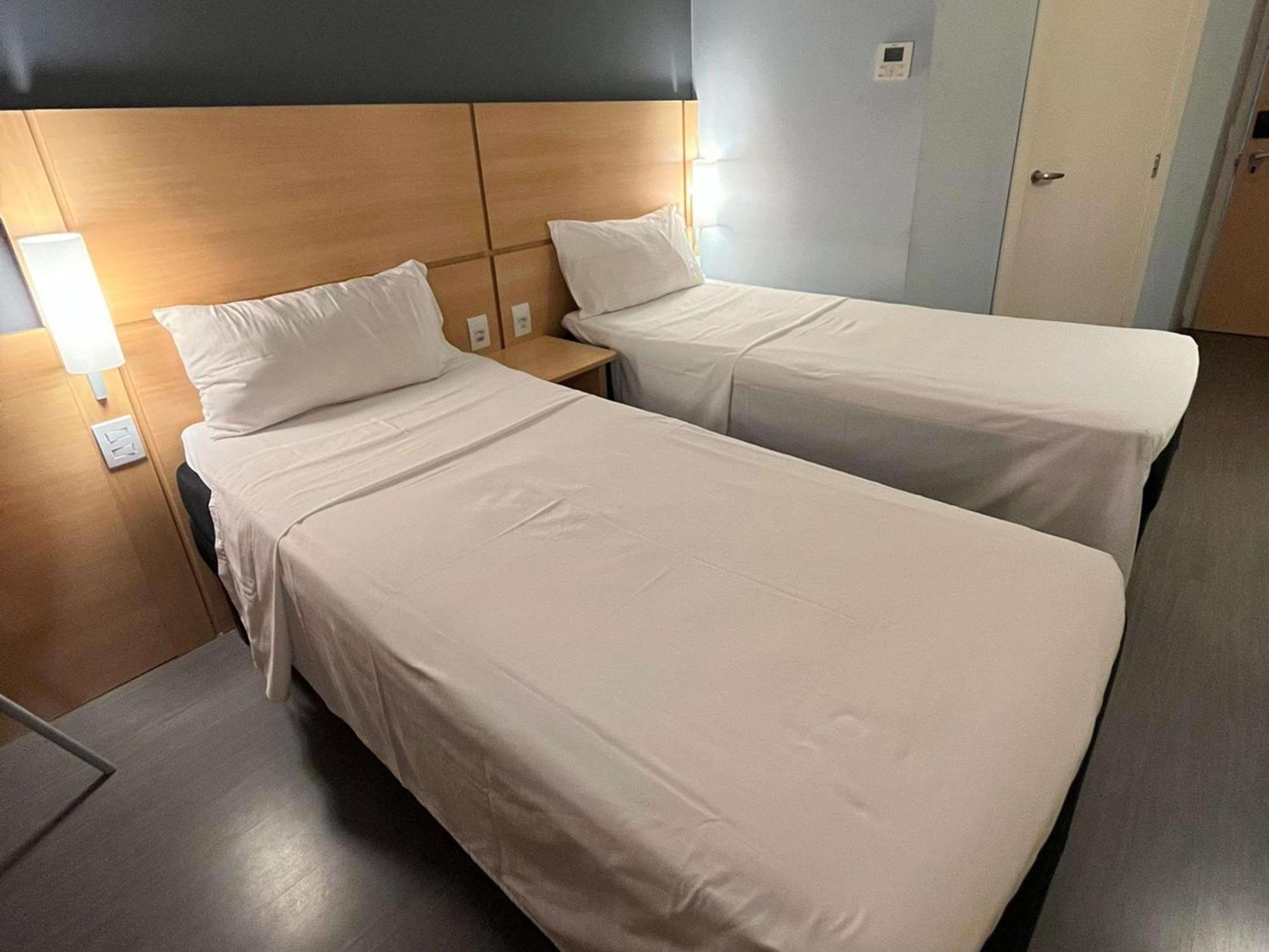 ホテル Ibis Catalão エクステリア 写真