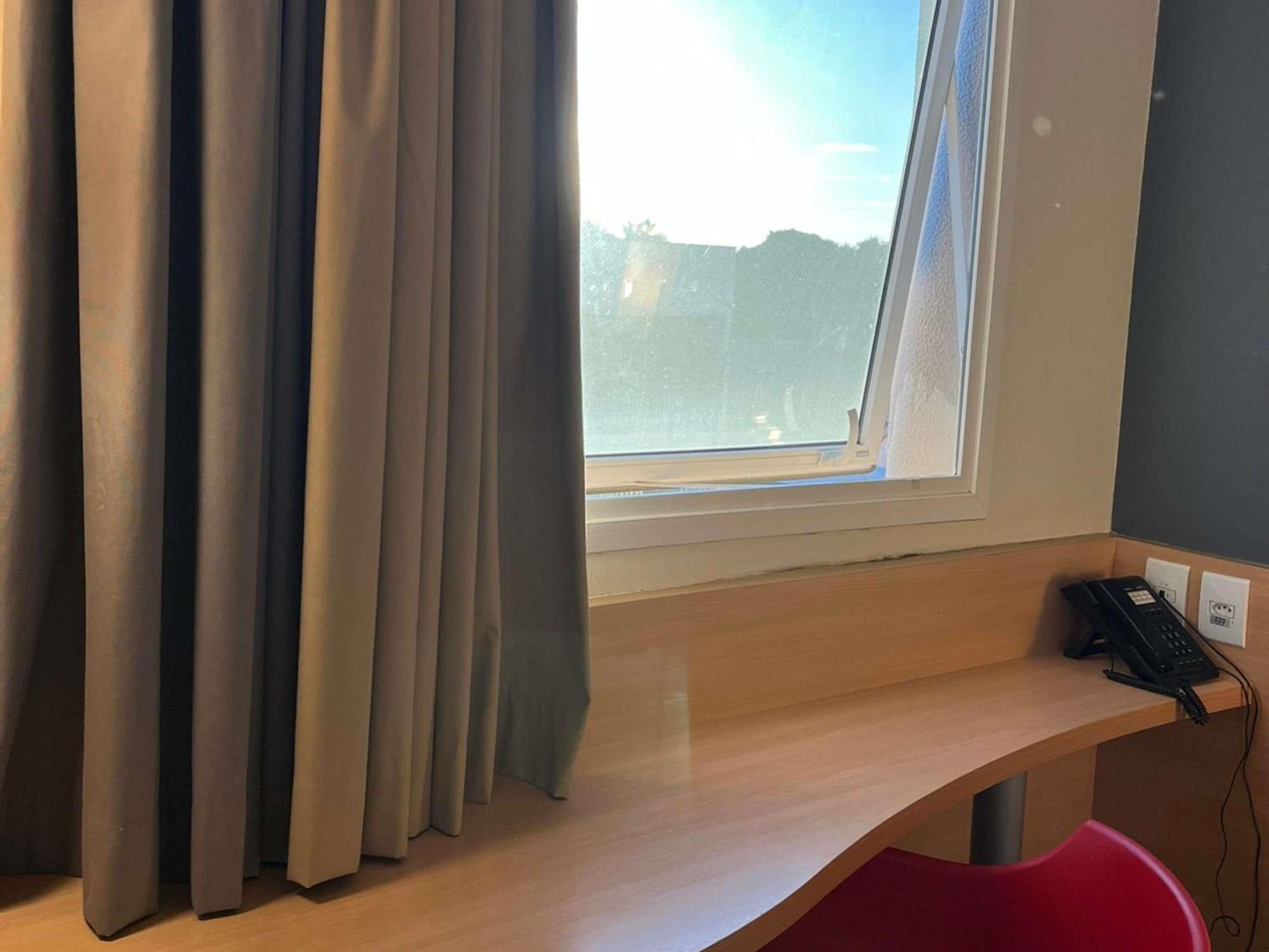 ホテル Ibis Catalão エクステリア 写真