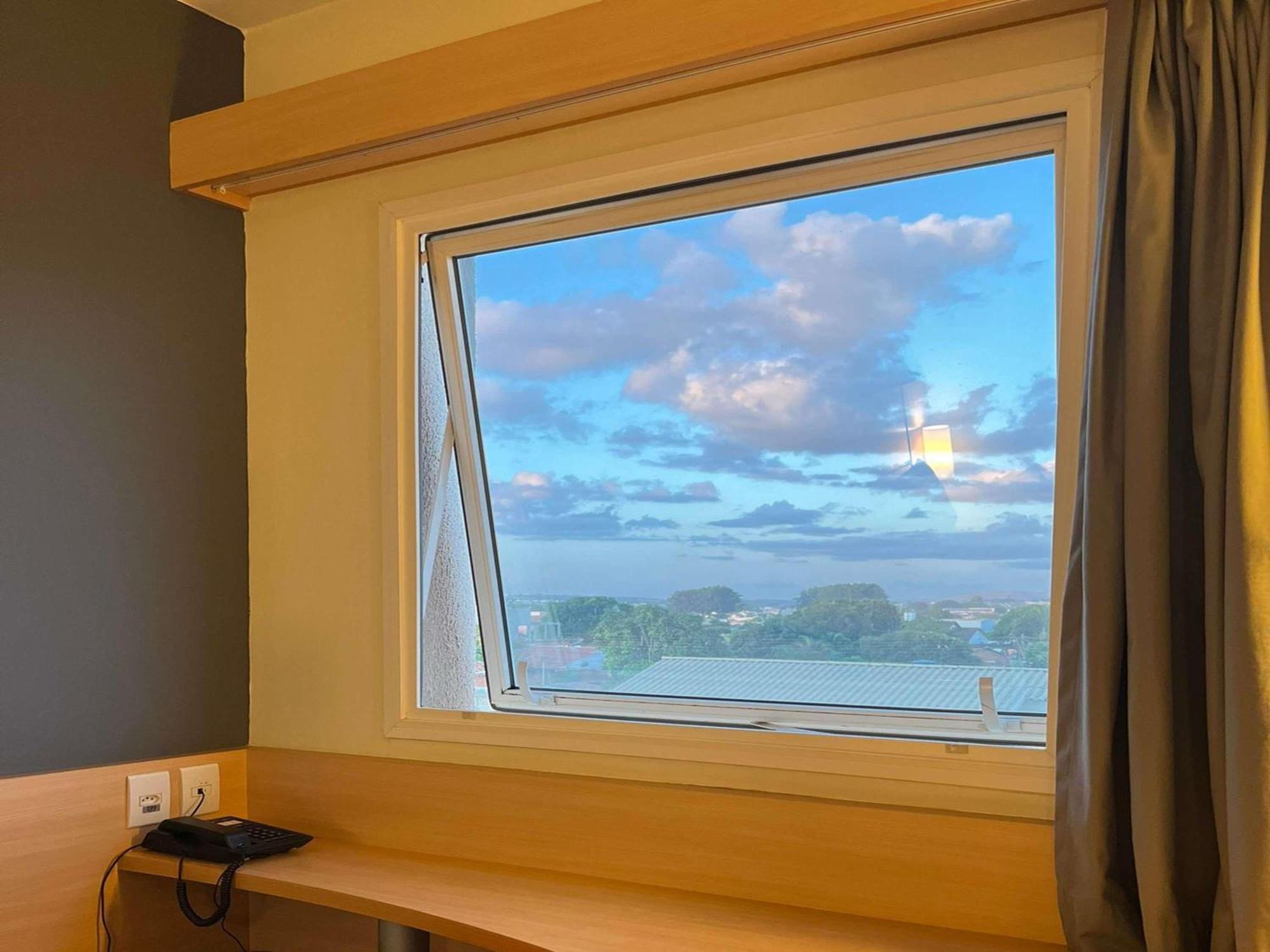 ホテル Ibis Catalão エクステリア 写真