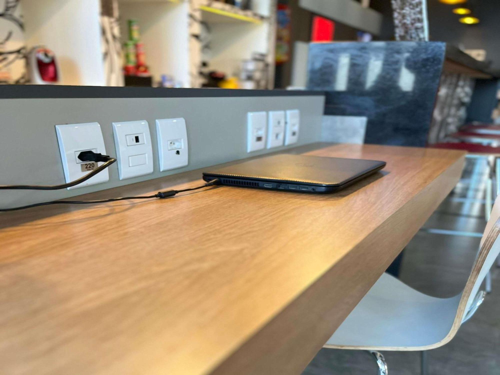 ホテル Ibis Catalão エクステリア 写真