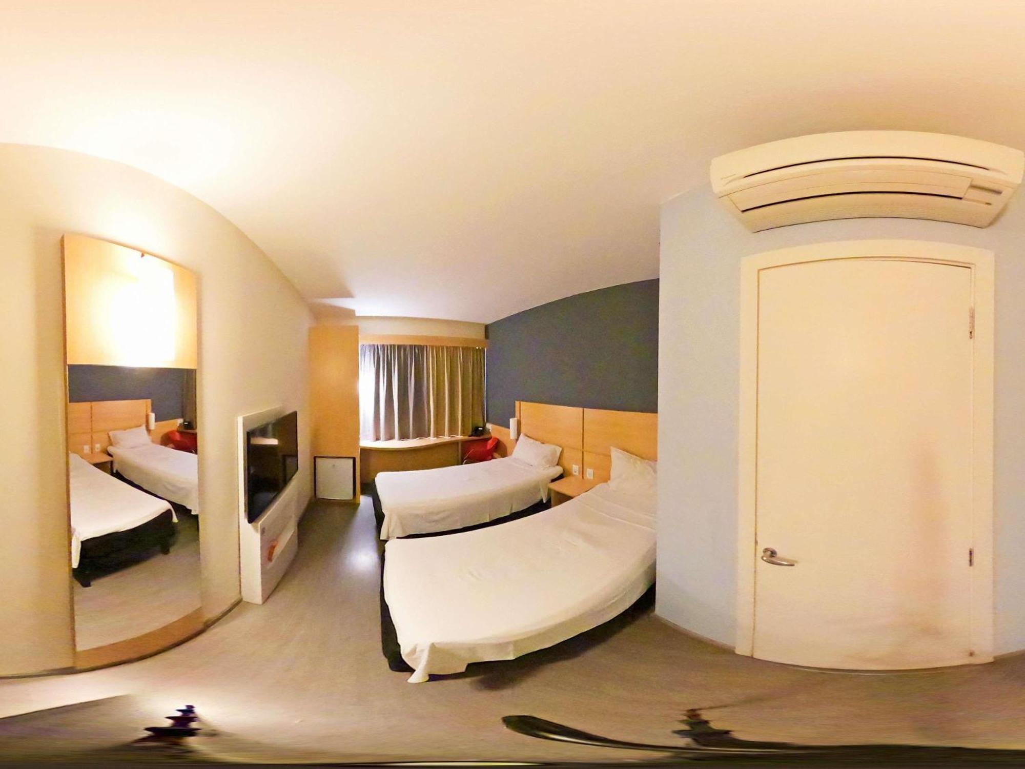 ホテル Ibis Catalão エクステリア 写真