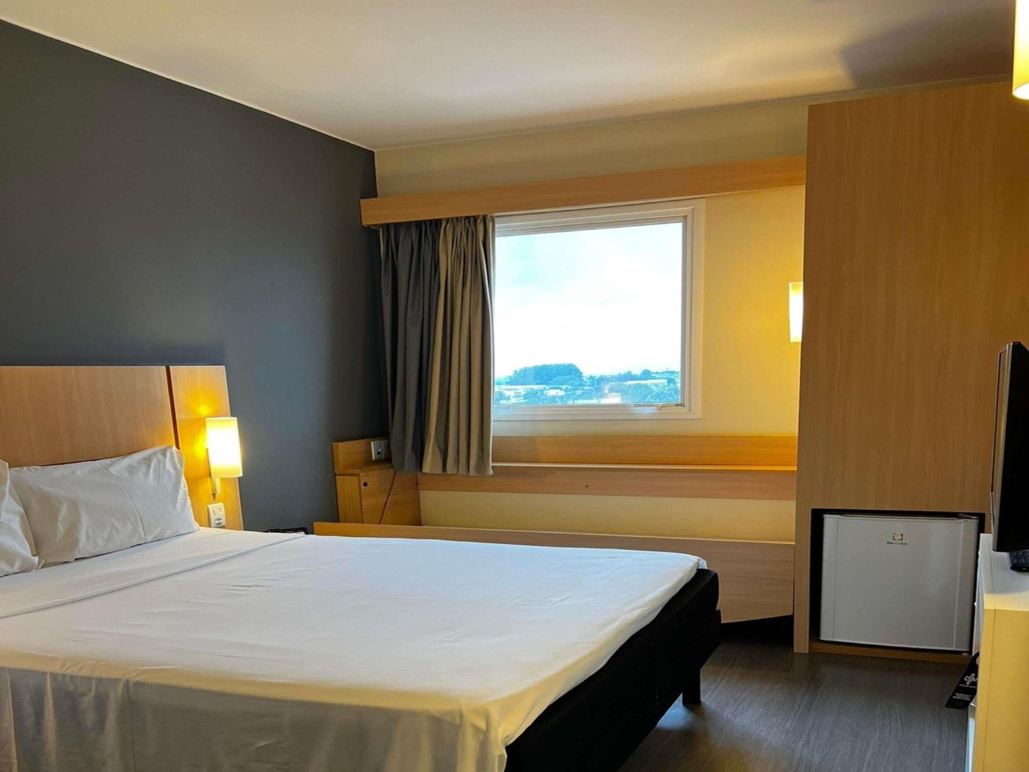 ホテル Ibis Catalão エクステリア 写真