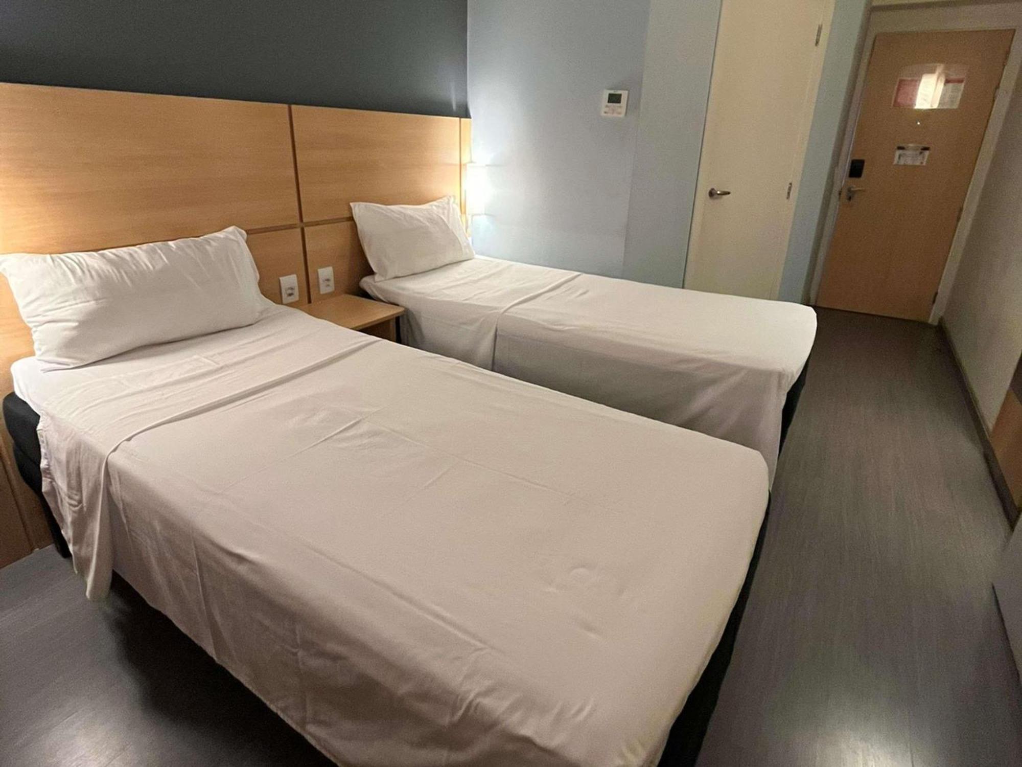 ホテル Ibis Catalão エクステリア 写真