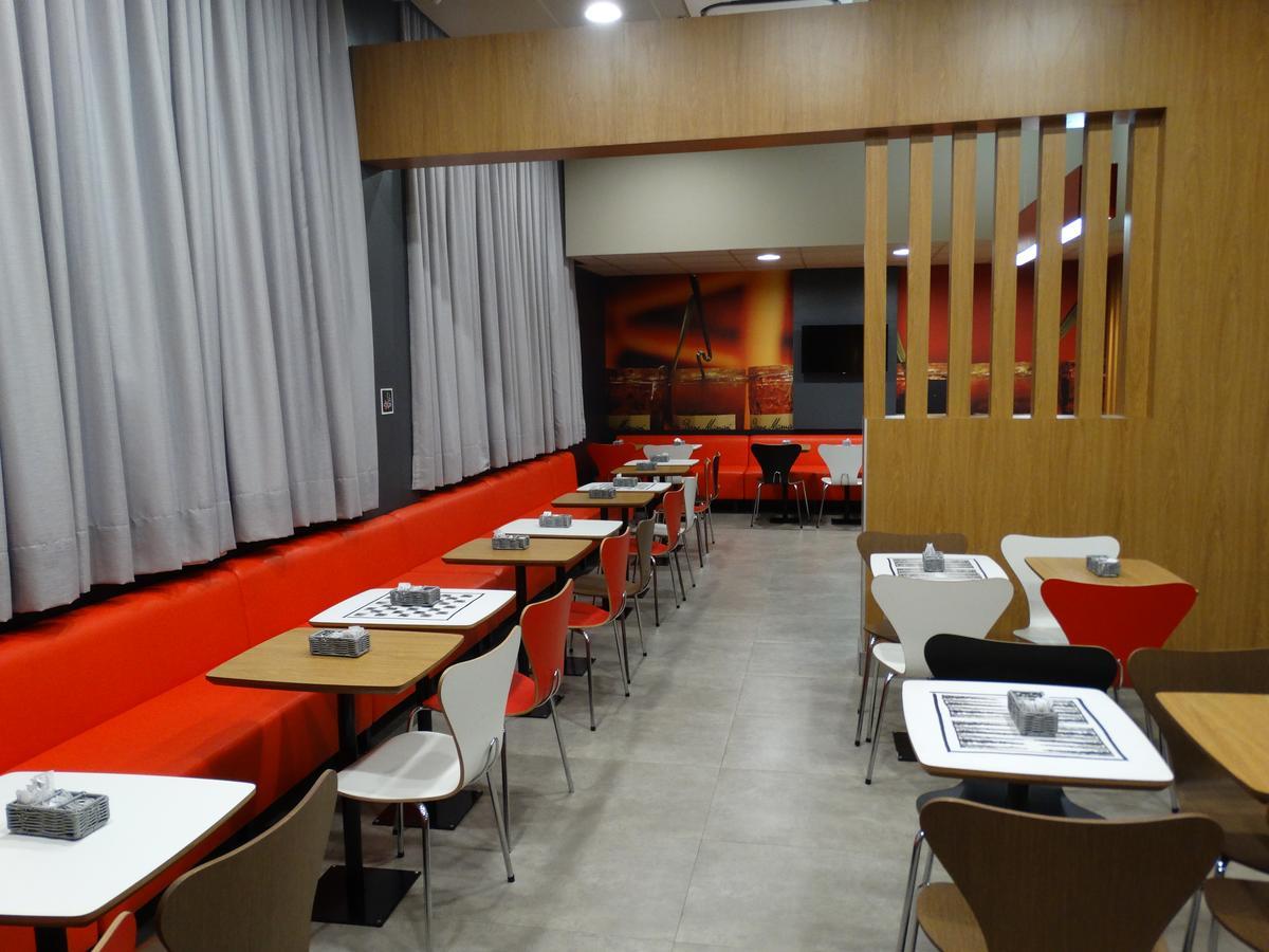 ホテル Ibis Catalão エクステリア 写真