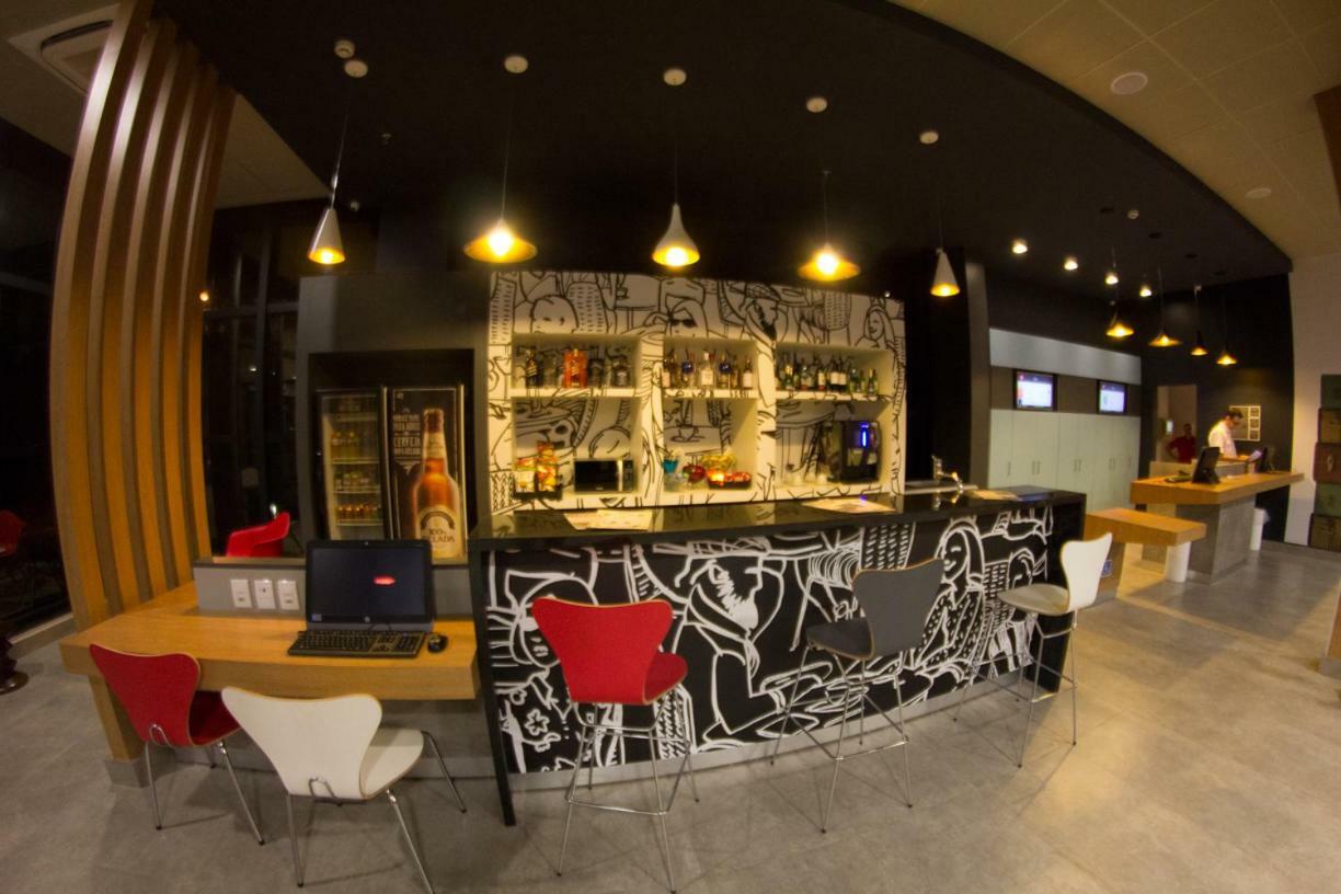 ホテル Ibis Catalão エクステリア 写真
