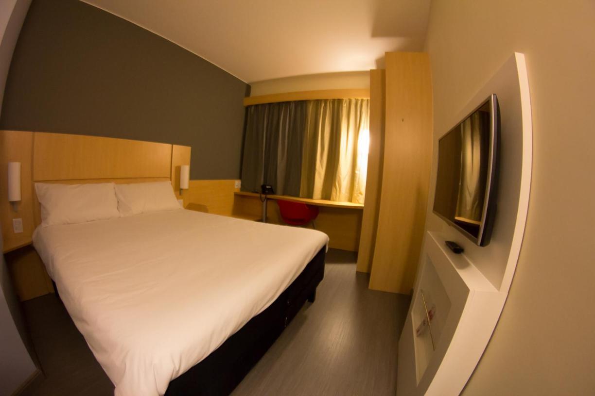 ホテル Ibis Catalão エクステリア 写真