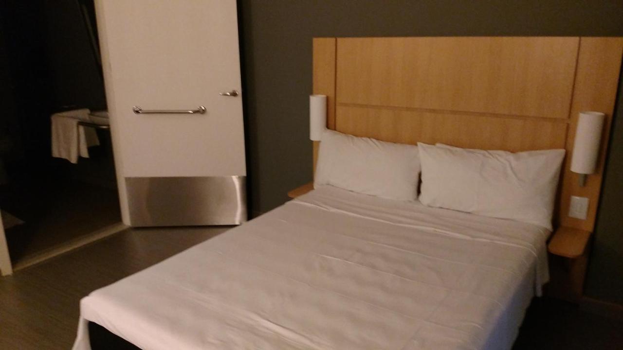 ホテル Ibis Catalão エクステリア 写真