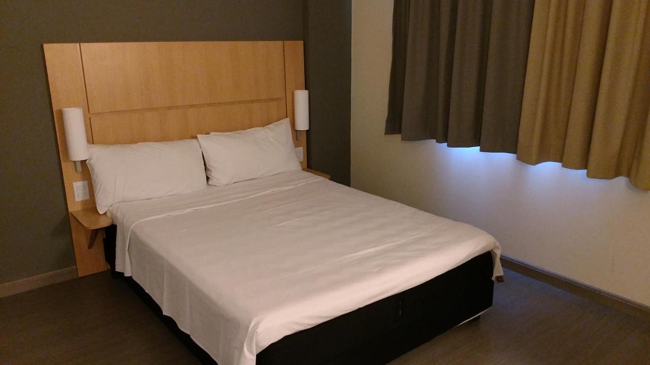 ホテル Ibis Catalão エクステリア 写真